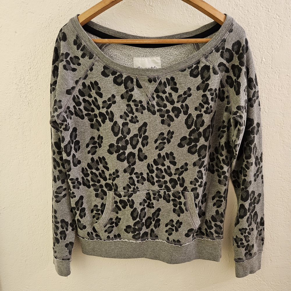Aeropostale Gray Animal Print Women's Sweatshirt Size L - Picture 1 of 4